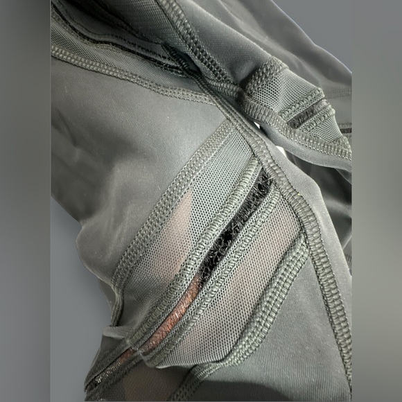 Lululemon High Times Pant (Metta) *Full-On Luxtreme Size 4 *read flaw* - Picture 9 of 10